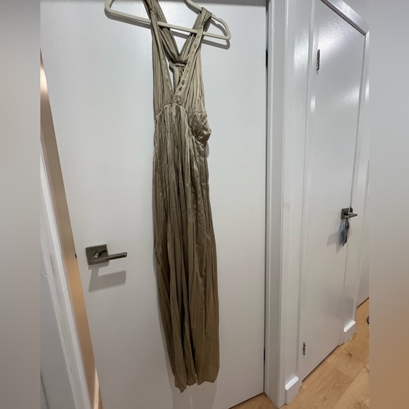 Zara summer romper with slits in legs for flowy walks .. great vacation outfit - Picture 2 of 2